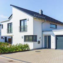 Photo d'illustration : maison avec de nouvelles fenêtres